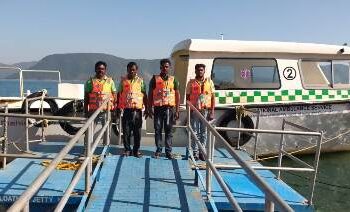 ମଝି ନଇରେ ଫସିଥିବା ସାତ ଜଣ ବ୍ୟକ୍ତିଙ୍କୁ ଉଦ୍ଧାର କଲେ ୧୦୮ ବୋଟ ଆମ୍ବୁଲାନ୍ସ କର୍ମଚାରୀ ନବରଙ୍ଗପୁର : ୧୦୮ ଆମ୍ବୁଲାନ୍ସ କର୍ମଚାରୀ