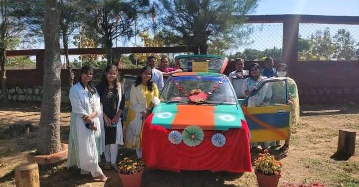 ଇମ୍ପିରୟଲ କଲେଜରେ ଅଭିନବ ପ୍ରୟାସ : କାରରେ ପାଠାଗାର