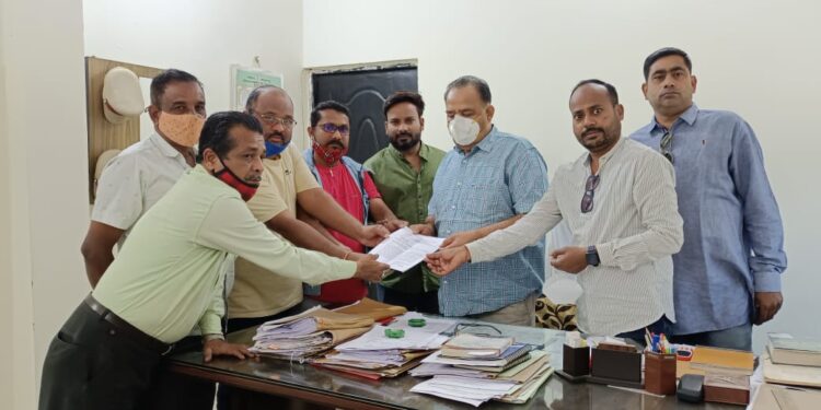 ସାମ୍ବାଦିକ ସୁରକ୍ଷା ନେଇ ଓଜେୟୁ କଳାହାଣ୍ଡି ଜିଲ୍ଲା ଶାଖା ପକ୍ଷରୁ ମୁଖ୍ୟମନ୍ତ୍ରୀଙ୍କୁ ଦାବିପତ୍ର ପ୍ରଦାନ