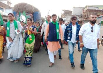 ଜିଲ୍ଲାପରିଷଦ ପ୍ରାର୍ଥୀ ପାଇଁ ବିଜେଡି, ବିଜେପି ଓ କଂଗ୍ରେସର ବିଶାଳ ମୋଟର ସାଇକେଲ ସହ ରୋଡ୍ ସୋ ଶୋଭାଯାତ୍ରା 