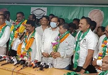 ବିଜୁ ଯୁବ ଜନତା ଦଳ ରାଜ୍ୟ କାର୍ଯ୍ୟାଳୟ ରେ ଏକାମ୍ର ନିର୍ବାଚନ ମଣ୍ଡଳୀ ର ବିଜେପି ଏବଂ ଜାତୀୟ କଂଗ୍ରେସ ର ପ୍ରଭାବ ଶାଳି ନେତା ବିଜୁ ଜନତା ଦଳରେ ଯୋଗଦାନ