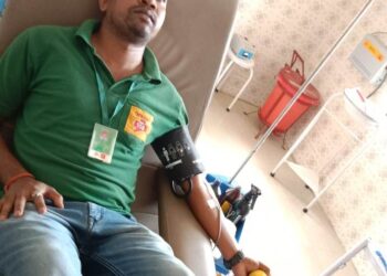 କିଡନୀ ରୋଗୀଙ୍କୁ ରକ୍ତ ଦାନ କରି ମାନବିକତା ଦେଖାଇଲେ ୧୦୮ ଆମ୍ବୁଲାନ୍ସ କର୍ମଚାରୀ