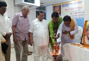 ଅସାଧାରଣ ପ୍ରତିଭାର ଅଧିକାରୀ ଥିଲେ ମନୋଜ ଦାସ ପୂଜ୍ୟ ପ୍ରଣାମ ଟ୍ରଷ୍ଟ ପକ୍ଷରୁ ପ୍ରଥମ ବାର୍ଷିକ ଶ୍ରାଦ୍ଧସଭା