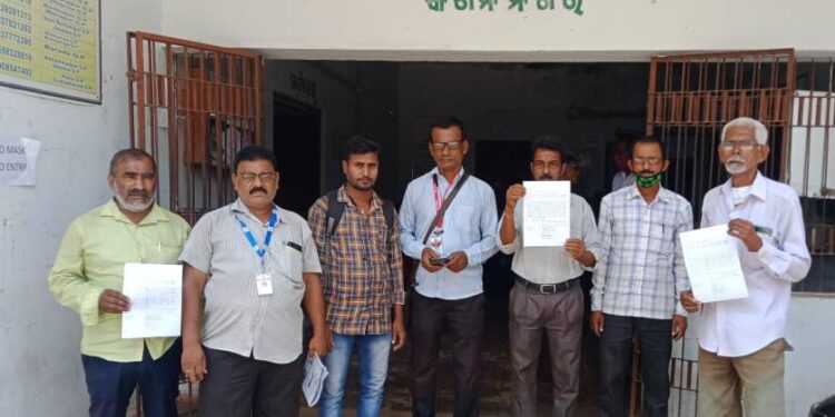 ନୀଳଗିରି ପୋଲିସର  ଅତ୍ୟାଚାର ନେଇ ମାନ୍ୟବର ମୁଖ୍ୟମନ୍ତ୍ରୀଙ୍କୁ ଦାବିପତ୍ର ଦେଲେ  କିଶନନଗର – କନ୍ଦରପୁର ସାମ୍ବାଦିକ ଓ ବିତ୍ତରକ ସଂଘ