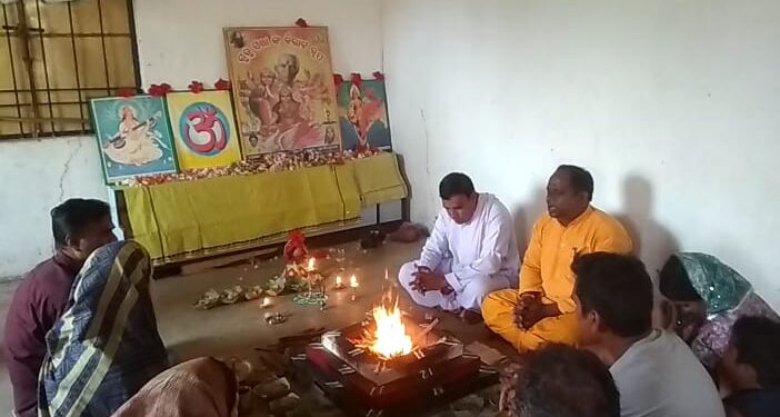 ସରସ୍ଵତୀ ଶିଶୁ ମନ୍ଦିର ରୁପ୍ରାରୋଡ ଠାରେ ବିଦ୍ୟାରମ୍ଭ ଦିବସରେ ଗାୟତ୍ରୀ ହୋମଯଜ୍ଞ