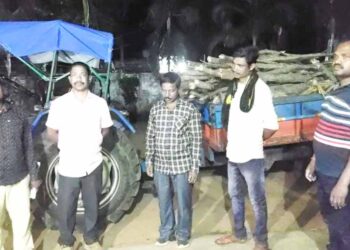 ଟ୍ରାକ୍ଟର ସହିତ କଞ୍ଚା ଶାଳ ଗଣ୍ଡି ଜବତ : ୨ ଗିରଫ – ଡ୍ରାଇଭର ଫେରାର 