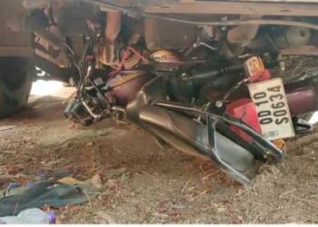 ବୈପାରିଗୁଡା ଠାରେ ସଡକ ଦୁର୍ଘଟଣା : ବସ ଓ ଲୁନାଗାଡି ମଧ୍ୟରେ ଧକ୍କା – ଜଣେ ମୃତ ଜଣେ ଗୁରୁତର