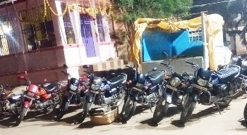 କୁକୁଡା ଲଢେଇ ଉପରେ ପୋଲିସର ଚଢାଉ ୫ ଗିରଫ :  ନୂତନ ଭାବେ ଯୋଗଦାନ କରିଥିବା ଡିଏସପିଙ୍କ ସଫଳତା 