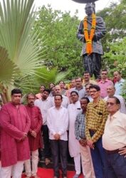 ରାଜ୍ୟ ସ୍ତରୀୟ ଜୟନ୍ତୀ ଅବସରରେ ସ୍ୱାଧୀନତା ସଂଗ୍ରାମୀ ତଥା ପୂର୍ବତନ ମୁଖ୍ୟମନ୍ତ୍ରୀ ଡଃ. ସଦାଶିବ ତ୍ରିପାଠୀଙ୍କ ପ୍ରତିମୂତ୍ତିରେ ମାଲ୍ୟାର୍ପଣ ଓ ଶ୍ରଦ୍ଧାଞ୍ଜଳି