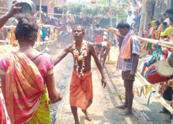 ରଣପୁର, ରାଜସୁନାଖଳାରେ ଝାମୁଯାତ୍ରା : ଡିହଡହ ଖରାରେ ନିଆଁ ଉପରେ ଚାଲିଲେ ଦଣ୍ଡୁଆମାନେ