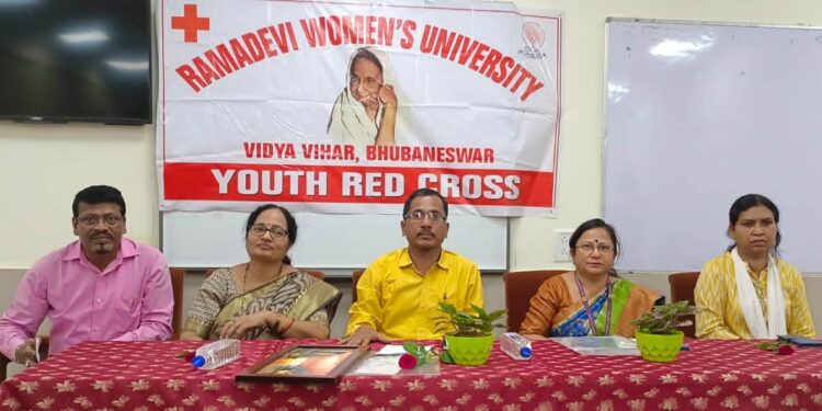 ରମାଦେବୀ ମହିଳା ବିଶ୍ଵବିଦ୍ୟାଳୟର ଯୁବ ରେଡ୍ କ୍ରସ୍ ଆନୁକୂଲ୍ୟରେ : ବିଶ୍ୱ ରେଡ୍ କ୍ରସ୍ ଦିବସ ପାଳିତ