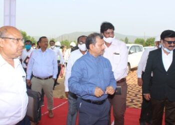 ମୁଖ୍ୟ ଶାସନ ସଚିବ ସୁରେଶ ମହାପାତ୍ରଙ୍କ ବରଗଡ଼ ଗସ୍ତ