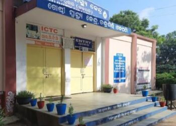 ଗଜପତି ରେ ଜନନୀ ଯନ୍ତ୍ରଣା : ମୋହନା ବ୍ଲକ ଅନ୍ତରବା ପଞ୍ଚାୟତ ଆମ୍ବଗାଁକୁ ପହଞ୍ଚିପାରିଲାନି ଗ୍ରାମବାସୀ ଗର୍ଭବତୀ ମହିଳାଙ୍କୁ ୫ କି.ମି ଦୋଳାରେ ଆମ୍ବୁଲାନ୍ସ ପାଖକୁ ବୋହିଲେ