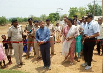 ବିସ୍ଥାପିତ ଙ୍କ ପାଇଁ ସ୍ୱତନ୍ତ୍ର ସ୍ୱାସ୍ଥ୍ୟ ଶିବିର ପରିଦର୍ଶନ କଲେ ମୁଖ୍ୟ ଶାସନ ସଚିବ