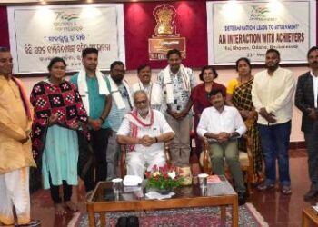 ରାଜଭବନରେ ସଫଳ ବ୍ୟକ୍ତିବିଶେଷଙ୍କ ସହ ଆଲୋଚନା କାର୍ଯ୍ୟକ୍ରମ : ଅନ୍ୟର ଜୀବନରେ ସକାରାତ୍ମକ ପରିବର୍ତ୍ତନ ଆଣିବାରେ ଅଛି ଜୀବନର ସାର୍ଥକତା – ରାଜ୍ୟପାଳ