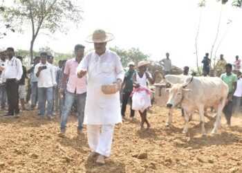 ଅକ୍ଷୟ ତୃତୀୟା, କୃଷକ ଦିବସରେ ସମବାୟ ମନ୍ତ୍ରୀ ଶ୍ରୀ ରଣେନ୍ଦ୍ର ପ୍ରତାପ ସ୍ଵାଇଁ – ମୁଠି ଅନୁକୂଳ କାର୍ଯ୍ୟକ୍ରମ