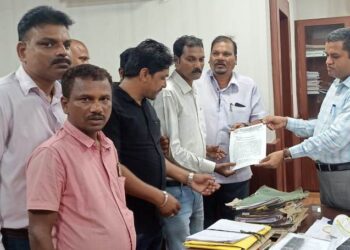 ଓଡ଼ିଶା ନିର୍ମାଣ ଶ୍ରମିକ ଫେଡ଼େରେସନ ତରଫରୁ ରାଜ୍ୟ ଶ୍ରମ କମିଶନରଙ୍କୁ ୮ ଦଫା ଦାବିପତ୍ର ପ୍ରଦାନ