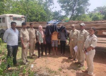 ଚାନ୍ଦପୁର ରୁ ଲୁହା ଛଡ଼ ବୋଝେଇ ଟ୍ରକ ଜବତ ଓ ଚାରି ଜଣ ଗିରଫ