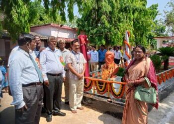 ୧୯୭୨ ମସିହା ମାଟ୍ରିକ ବ୍ୟାଚର ସୁବର୍ଣ୍ଣ ଜୟନ୍ତୀ ସମାରୋହରେ : ଉତ୍କଳମଣି ଙ୍କ ପ୍ରତିମୂର୍ତ୍ତି ଉନ୍ମୋଚିତ