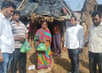 ବିଦ୍ୟାଳୟ ପରିଦର୍ଶନ କରିବା ସହ ସମସ୍ୟା ବୁଝିଲେ  ସରପଞ୍ଚ ଗାୟତ୍ରୀ ବେହେରା