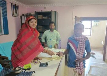 ୧୬ ଜଣ ହିତାଧିକାରୀ ଙ୍କୁ ଅର୍ଥ ରାଶି ପ୍ରଦାନ କଲେ ସରପଞ୍ଚ ଗାୟତ୍ରୀ ବେହେରା