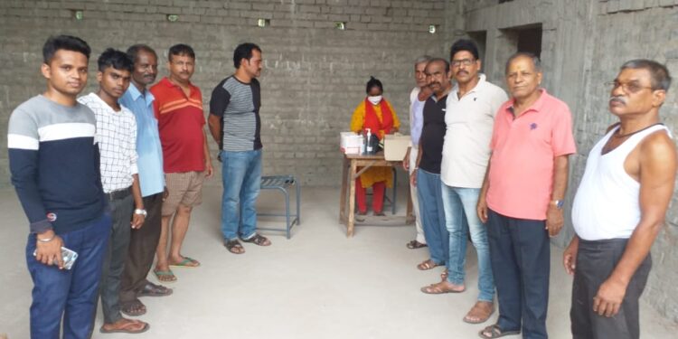 ଭଙ୍ଗା ପୂଜା ପଣ୍ଡାଲରେ ଚାଲିଛି ଟୀକାକେନ୍ଦ୍ର : ବ୍ୟାପକ ଅବ୍ୟବସ୍ଥା, ସାଧାରଣରେ ଅସନ୍ତୋଷ – ଢେଙ୍କାନାଳ