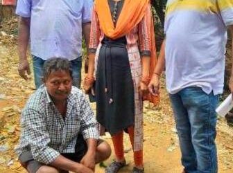ପାରଳାଖେମୁଣ୍ଡି ଅବକାରୀ ବିଭାଗ ଦ୍ଵାରା ଏସାର ପେଟ୍ରୋଲ ପମ୍ପ ନିକଟରୁ ୨୦ ଦେଶୀ ରନ୍ଧା ମଦ ଜବତ ଜାଣେ ଗିରଫ