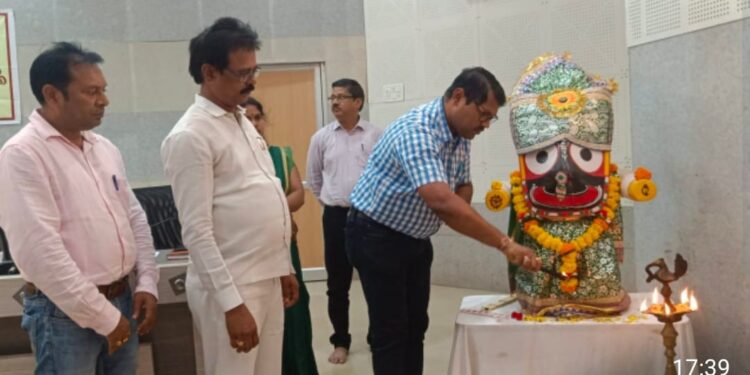 ପାରଳାଖେମୁଣ୍ଡି ସ୍ଥିତ ଗ୍ରାମୀଣ ଆତ୍ମନିଯୁକ୍ତି ତାଲିମ ପ୍ରତିଷ୍ଠାନ ସମ୍ମିଳନୀ କକ୍ଷଠାରେ : ଜିଲ୍ଲା ସ୍ତରୀୟ ପ୍ରାକୃତିକ ବିପର୍ଯ୍ୟୟ ବୈଠକ ଅନୁଷ୍ଠିତ