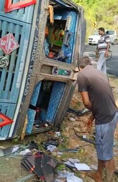 ମାର୍ଲବା ଘାଟିରେ ଭାରସାମ୍ୟ ହରାଇ ଓଲଟିଲା ପେଟ୍ରୋଲ ବୋଝେଇ ଟ୍ରକ….