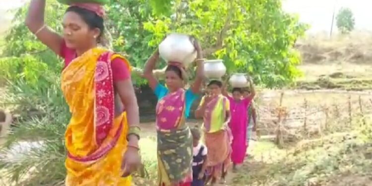 ବାଲିଗୁଡା : ଟୋପାଏ ପାଣିପାଇଁ କଲବଲ ହେଉଛନ୍ତି ଅରାକାମ୍ବା ଗ୍ରାମର ୭୦ରୁ ଉର୍ଦ୍ଧ୍ବ ପରିବାର