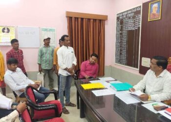 କଟ୍ରାକୁଣ୍ଡ ଗ୍ରାମବାସୀଙ୍କ ପକ୍ଷରୁ ବିଦ୍ୟାଳୟ ମରାମତି କରିବା ନେଇ ଦାବିପତ୍ର ପ୍ରଦାନ