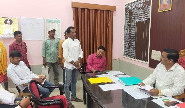 କଟ୍ରାକୁଣ୍ଡ ଗ୍ରାମବାସୀଙ୍କ ପକ୍ଷରୁ ବିଦ୍ୟାଳୟ ମରାମତି କରିବା ନେଇ ଦାବିପତ୍ର ପ୍ରଦାନ