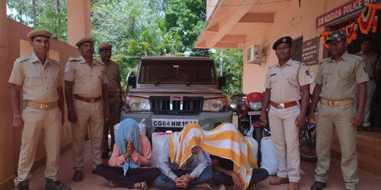 କ୍ୱିଣ୍ଟାଲରୁ ଊର୍ଦ୍ଧ୍ଵ ଗଞ୍ଜେଇ ସହ ୪ ଗିରଫ : ଗାଡି ଓ ବାଇକ ୨ ଜବତ 