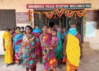 ପାବ୍ଳିଗୁଡା ଗ୍ରାମରେ ମଦ ବନ୍ଦ କରିବା ନେଇ ଥାନାରେ ଦାବିପତ୍ର ପ୍ରଦାନ କଲେ ମହିଳା ଗୋଷ୍ଠୀ