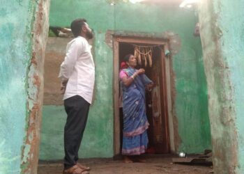 କାଳବୈଶାଖିର ତାଣ୍ଡବରେ ଉପୁଡିଲା ଗଛ ଉଡିଗଲା ଟିଣ ଓ ଆଜବେଷ୍ଟ : ଲୋକଙ୍କ ଗ୍ରହଣରେ ପହଂଚିଲେ ଲୋକପ୍ରତିନିଥି