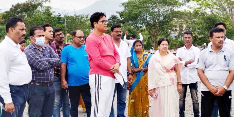 ବିକାଶମୂଳକ କାର୍ଯ୍ୟକୁ ବର୍ଷା ପୂର୍ବରୁ ସାରିବାକୁ : ବିଭାଗୀୟ ଅଧିକାରୀମାନଙ୍କୁ ନିର୍ଦେଶ ଦେଇଛନ୍ତି – ମନ୍ତ୍ରୀ ଅରୁଣ କୁମାର ସାହୁ