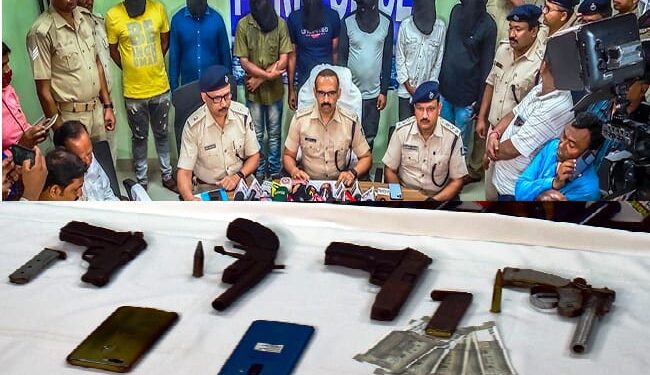 ସାମ୍ବାଦିକ ସମ୍ମିଳନୀ : ପୁରୀରୁ ୭ ବନ୍ଧୁକ ବ୍ୟବସାୟୀ ଗିରଫ – ୪ ବନ୍ଧୁକ ଜବତ