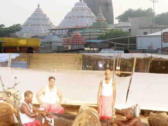 ରଥଶାଳ ଅନୁକୂଳ ପରେ : ରଥ ଚକ ତିଆରୁଛନ୍ତ୍ର ନିର୍ମାଣକାରୀ – କମାର ସେବକମାନେ କଣ୍ଟା ତିଆରି ଆରମ୍ଭ କରିଛନ୍ତି