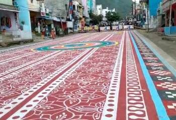 ରଥଯାତ୍ରା କୁ ନିଆରା ଢଙ୍ଗରେ କରିବା ପାଇଁ ଆକର୍ଷଣୀ ଝୋଟି ରଙ୍ଗରେ ଝଲସୁଅଛି – ପାରଳାଖେମୁଣ୍ଡି ରାଜଦାଣ୍ଡ ରାସ୍ତା
