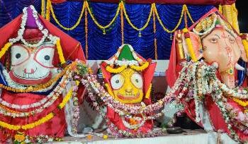 ପାରଳାଖେମୁଣ୍ଡି ସ୍ଥିତ ଜଗନ୍ନାଥ ମନ୍ଦିର ପରିସରରେ ; ମହାସମାରୋହରେ ତିନି ଠାକୁରଙ୍କ ଦେବସ୍ନାନ ଯାତ୍ରା ଅନୁଷ୍ଠିତ