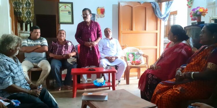 ଗୁରୁ ଭଗବାନ ସାହୁ ଙ୍କ ସାହିତ୍ୟ ଓ ଜୀବନୀ ସମ୍ପର୍କରେ ଆଲୋଚନା : ଗାନ୍ଧୀ ମଣିଷ ଙ୍କୁ ଶ୍ରଦ୍ଧାଞ୍ଜଳି