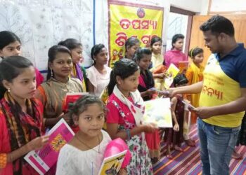 ରଜ ଉପଲକ୍ଷେ ଅନନ୍ୟା ଫାଉଣ୍ଡେସନ୍ ତରଫରୁ : ନୂତନ ପୋଷାକ ବିତରଣ