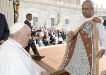 Chief Minister Patnaik meets Pope Francis in Vatican