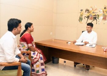 ୫ ଟି ସଚିବ ଙ୍କୁ ଭେଟିଲେ ନୂଆଗାଁ ବ୍ଲକ୍ ଅଧ୍ୟକ୍ଷା ଓ ଉପାଧ୍ୟକ୍ଷ