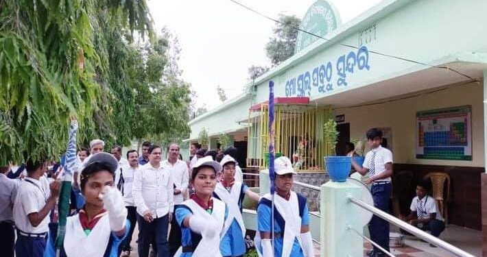 ମାନ୍ୟବର ମୁଖ୍ୟମନ୍ତ୍ରୀ ନବୀନ ପଟ୍ଟନାୟକଙ୍କୁ ଧନ୍ୟବାଦ ଅର୍ପଣ କଲେ ଛାତ୍ର ଛାତ୍ରୀ