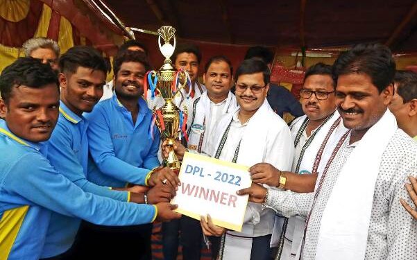 ଡ଼ିମିରିଝରି ପ୍ରିମିୟର ଲିଗ ଫାଇନାଲ ମ୍ୟାଚ ରେ ଦଶପଲ୍ଲା ବିଧାୟକ ଙ୍କ ଯୋଗଦାନ