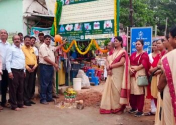 ବିଶ୍ୱ ପରିବେଶ ଦିବସ ଉପଲକ୍ଷେ ପରିବେଶ ସଚେତନତା  : ହୋର୍ଡିଙ୍ଗ ଏସିଏ ଫଓ ଗୌରୀ ରଥଙ୍କ ଉଦଘାଟିତ