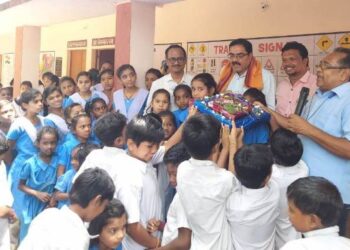 ପ୍ରଧାନ ଶିକ୍ଷକ ପ୍ରମୋଦ ମିଶ୍ରଙ୍କ ବିଦାୟ ସମ୍ବର୍ଦ୍ଧନା