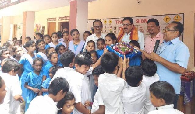 ପ୍ରଧାନ ଶିକ୍ଷକ ପ୍ରମୋଦ ମିଶ୍ରଙ୍କ ବିଦାୟ ସମ୍ବର୍ଦ୍ଧନା