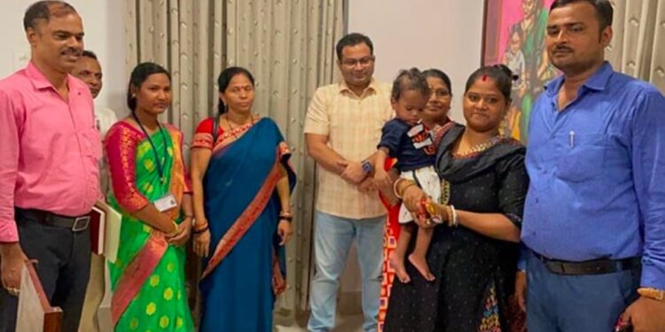 ଗଜପତି ଜିଲ୍ଲାର ପୋଷ୍ୟ ସନ୍ତାନ ଗ୍ରହଣ କେନ୍ଦ୍ରର ୨୯ତମ ଶିଶୁକୁ ପଶ୍ଚିମବଙ୍ଗ ଦମ୍ପତ୍ତିଙ୍କ ପୋଷ୍ୟ ସନ୍ତାନ ଗ୍ରହଣ